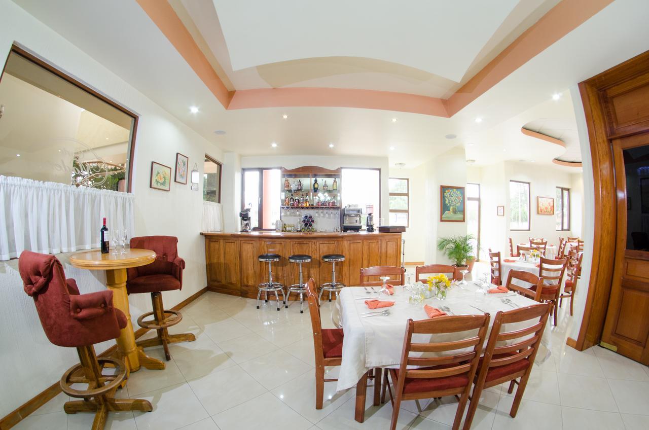 Hotel Anna Inn Olintepeque ภายนอก รูปภาพ