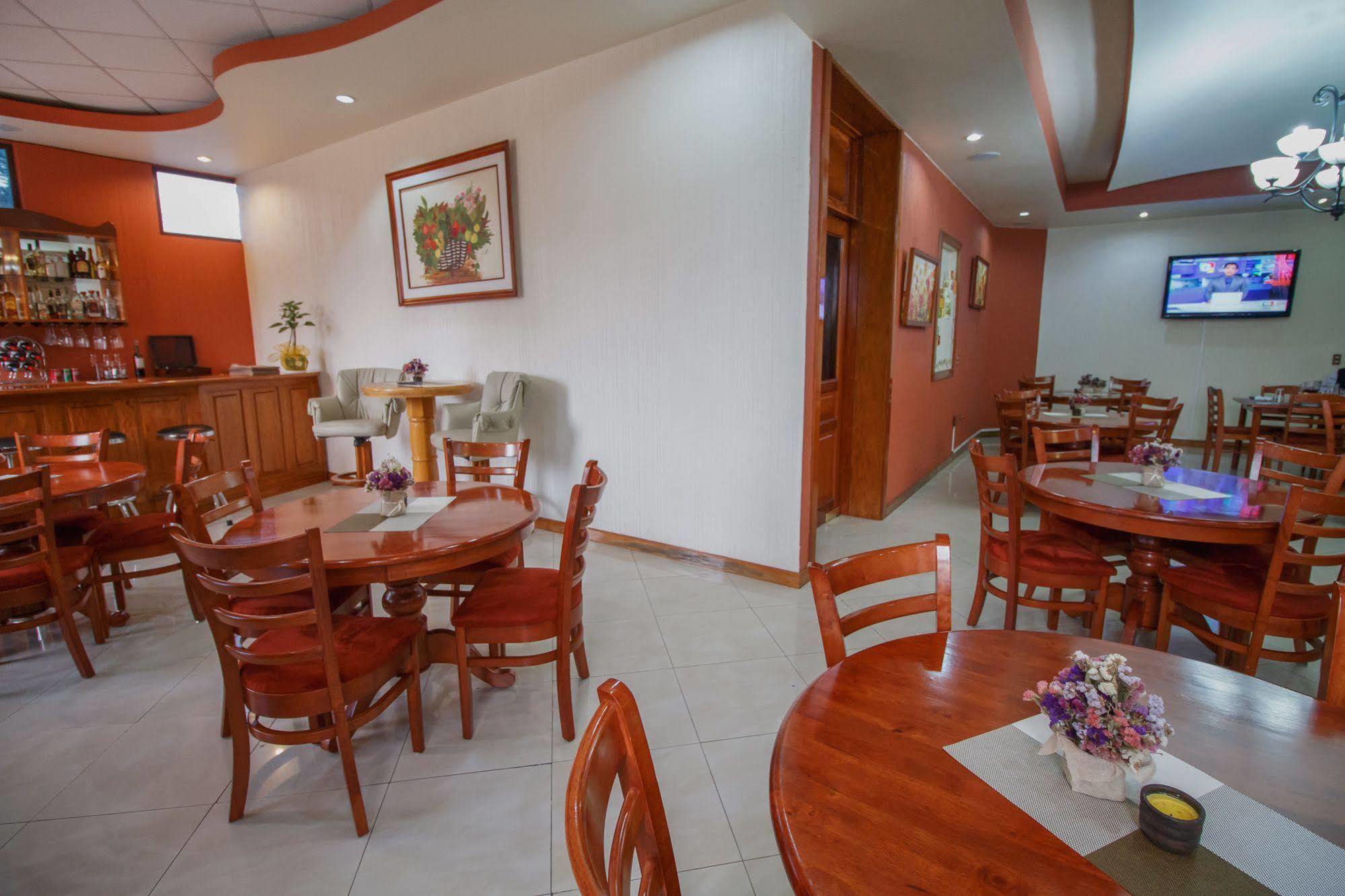 Hotel Anna Inn Olintepeque ภายนอก รูปภาพ