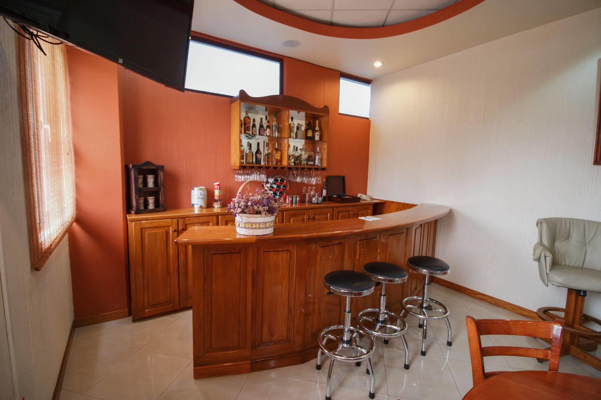 Hotel Anna Inn Olintepeque ภายนอก รูปภาพ