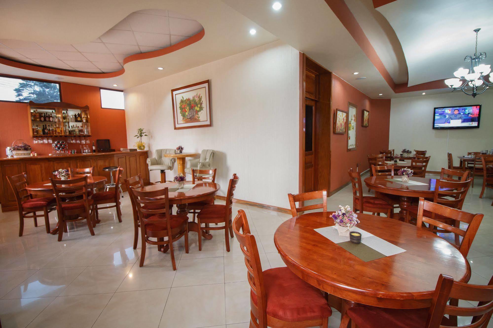 Hotel Anna Inn Olintepeque ภายนอก รูปภาพ