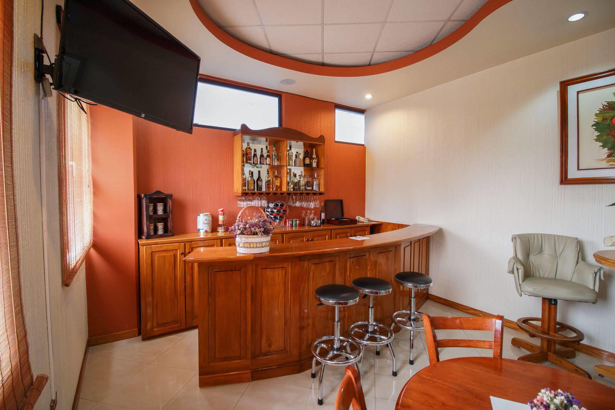 Hotel Anna Inn Olintepeque ภายนอก รูปภาพ