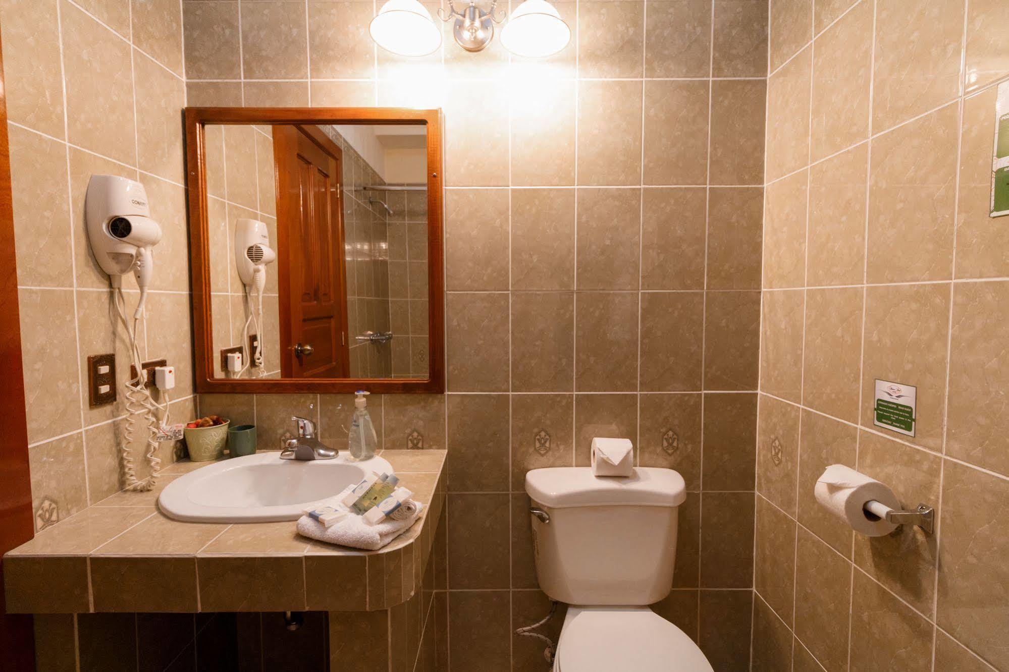 Hotel Anna Inn Olintepeque ภายนอก รูปภาพ