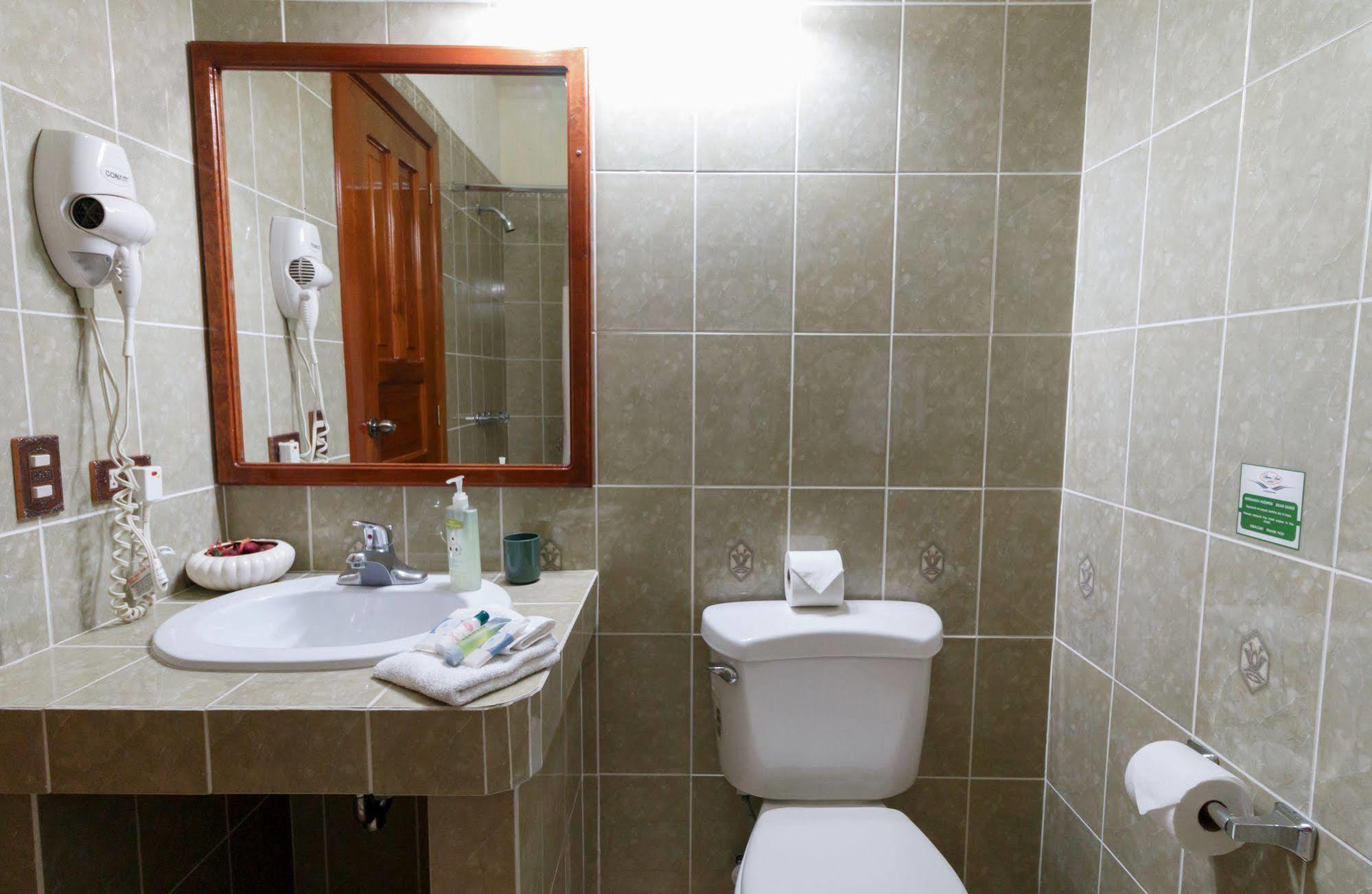 Hotel Anna Inn Olintepeque ภายนอก รูปภาพ